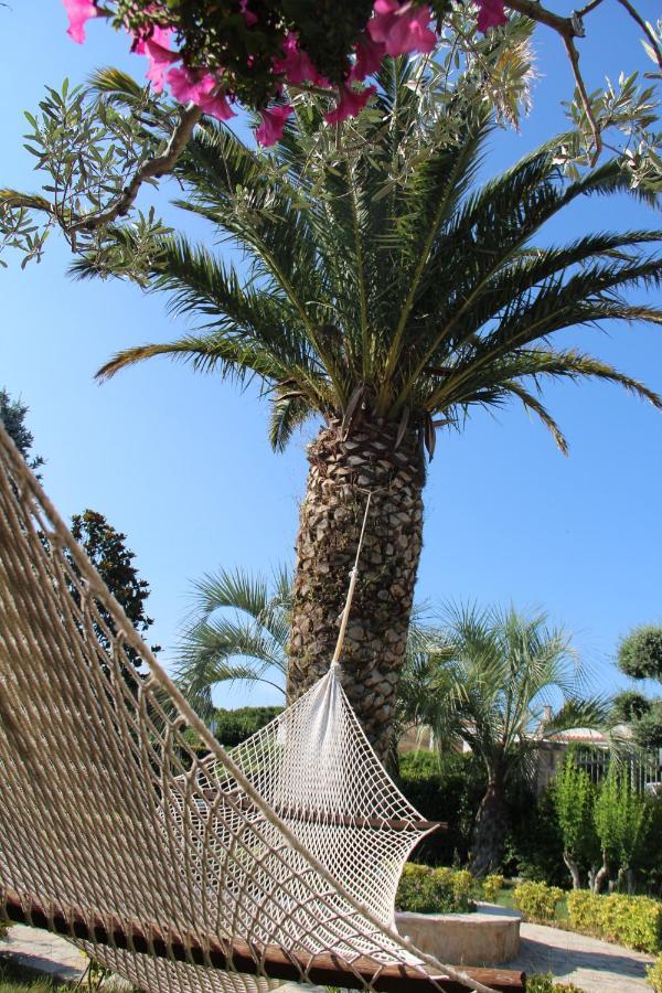 Trullo Al Monte Bed & Breakfast Ceglie Messapica Exterior photo